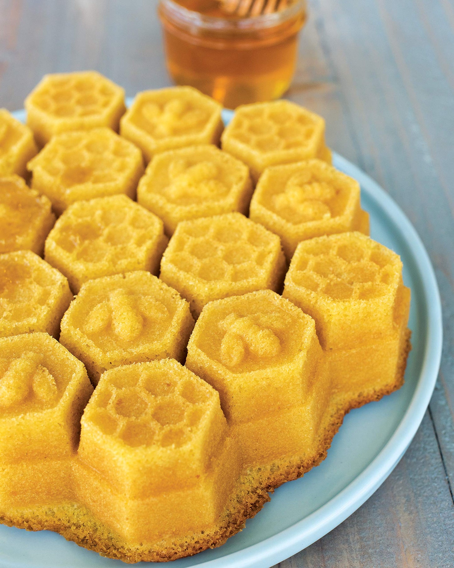 Nordic Ware Honeycomb Loaf, 6 Cup, Toffee