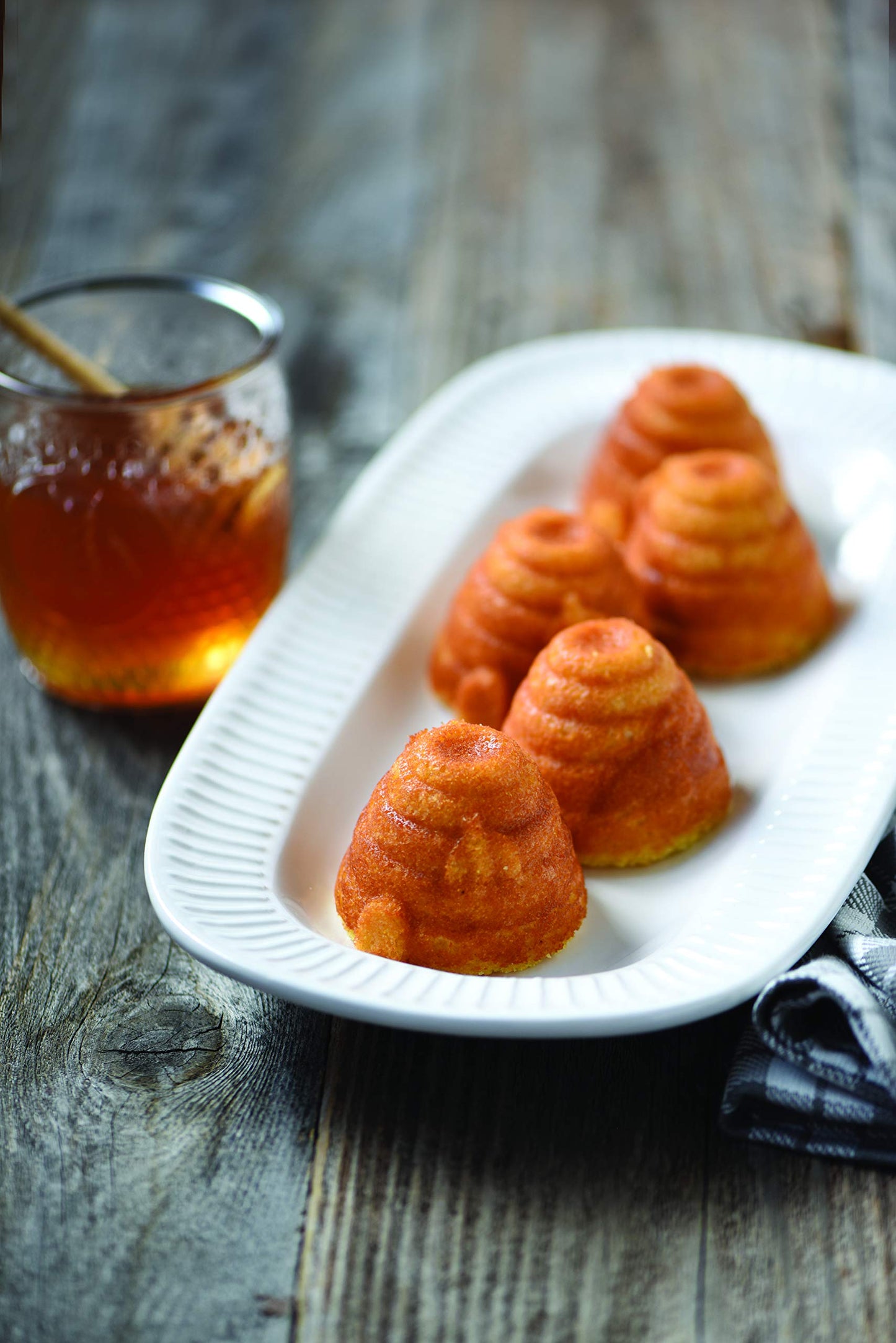 Nordic Ware Honeycomb Loaf, 6 Cup, Toffee